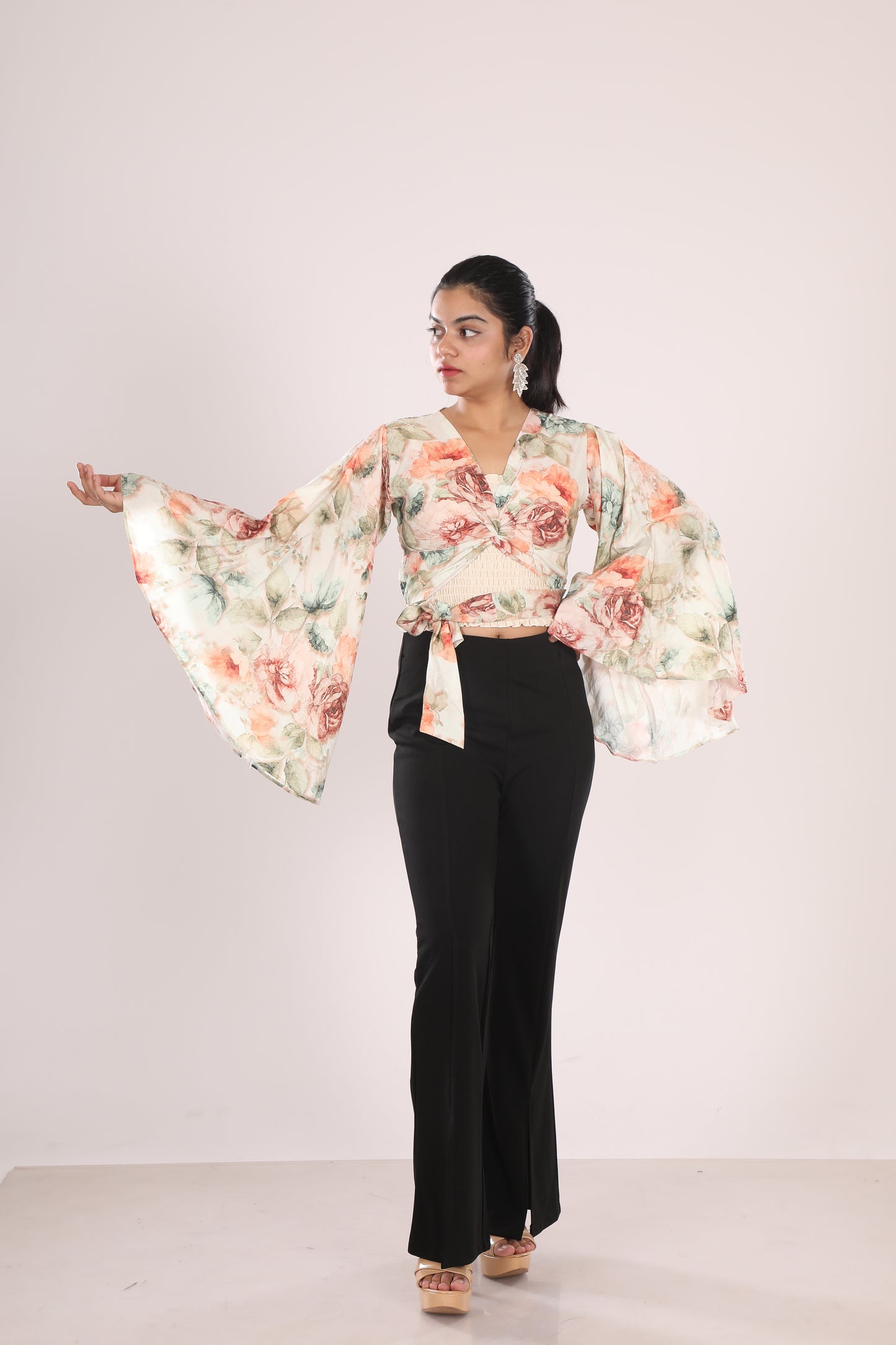 Flower Print Bell Sleeves crop top with Inner