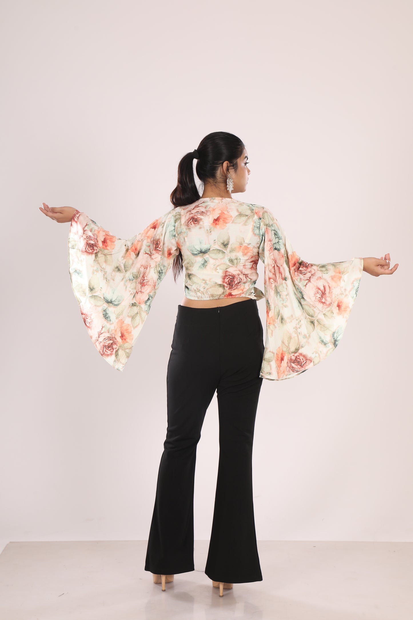 Flower Print Bell Sleeves crop top with Inner